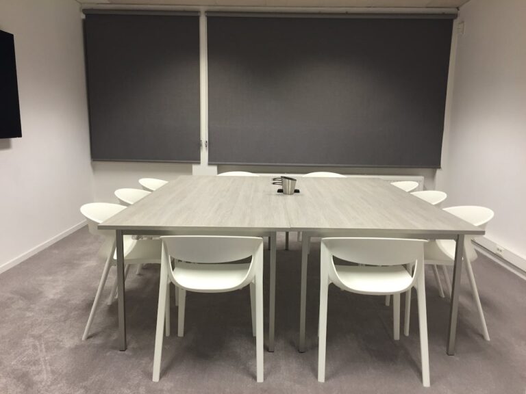 Optimizing Your Space: Blackout Blinds in Dubai