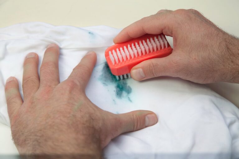 How to Get Acrylic Paint Out of Clothes? Top 4 Effective Methods to Try