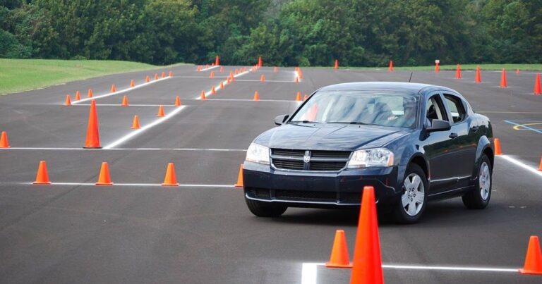 Mastering the Road An Informative Guide on Automatic Driving Lessons
